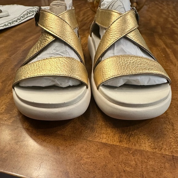 VIONIC women’s Harmony RX Women's T-Strap Recovery Sandal - Picture 6 of 16